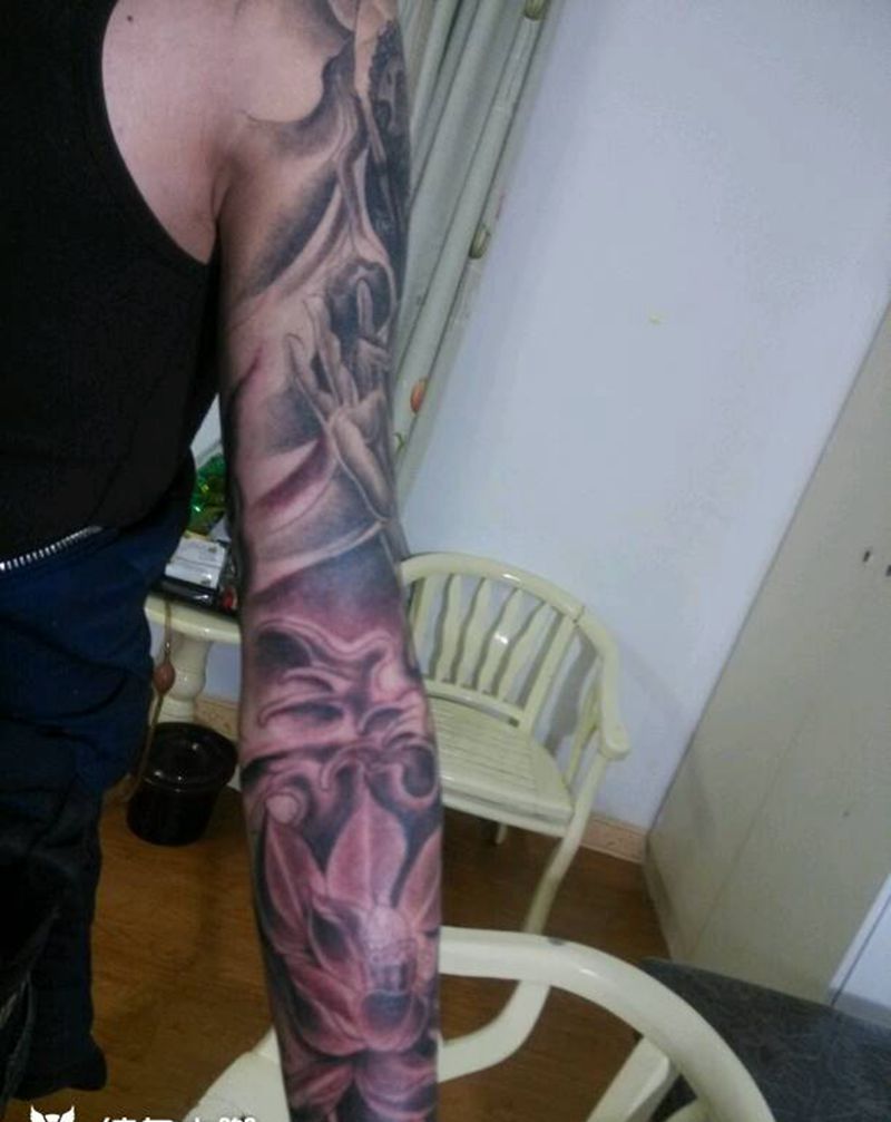 佛像莲花花臂纹身图片_手部传统人物成品纹身图案