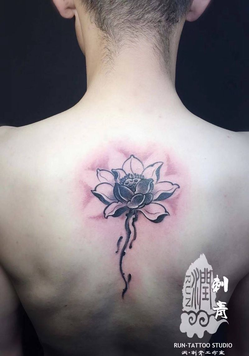 莲纹身图片_背部颈部水彩水墨莲花清新纹身图案