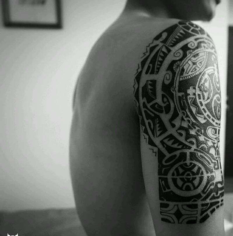 大臂图腾纹身图片