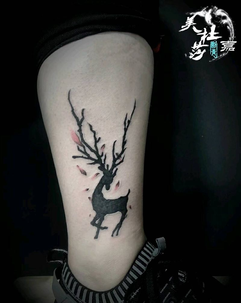 鹿纹身图片_腿部纹身图案