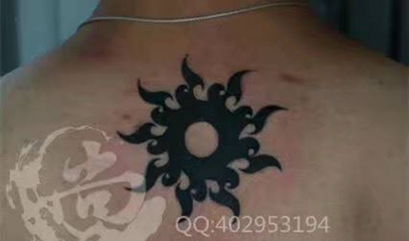 图腾太阳纹身图片