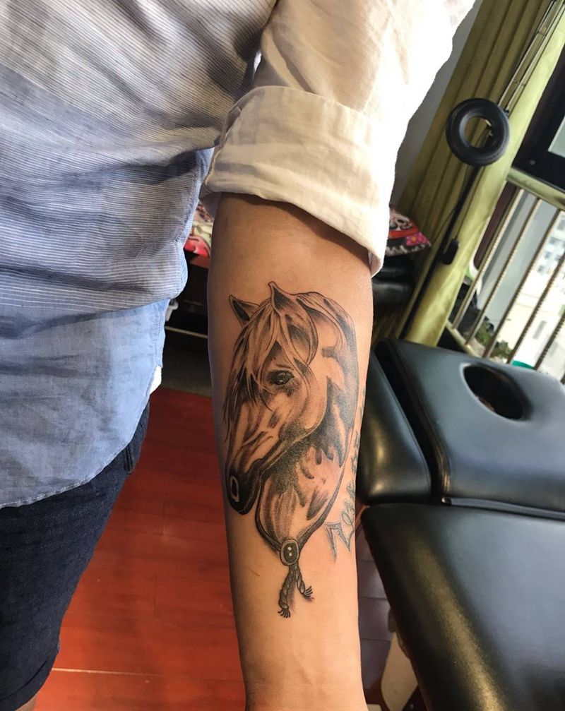 马纹身图片_臀部手臂欧美写实纹身图案