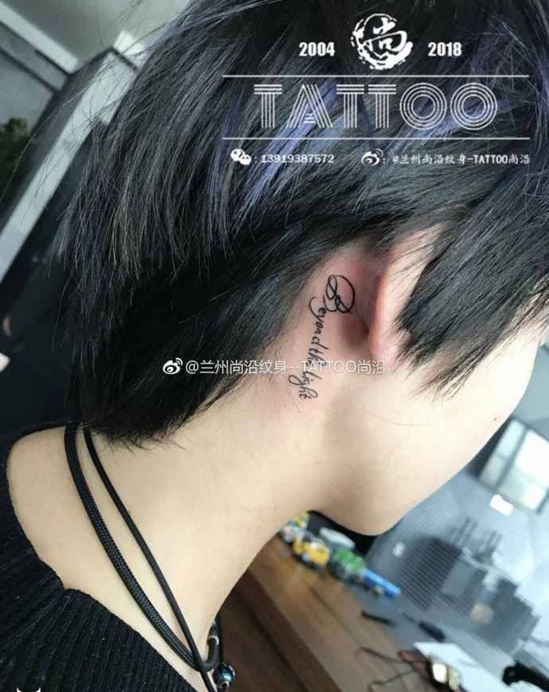 耳后纹身图片