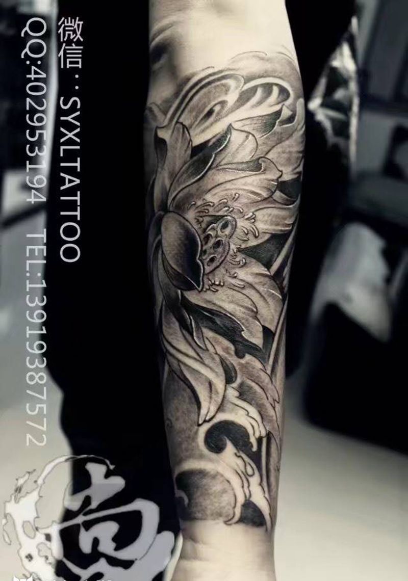 荷花出塘纹身图片