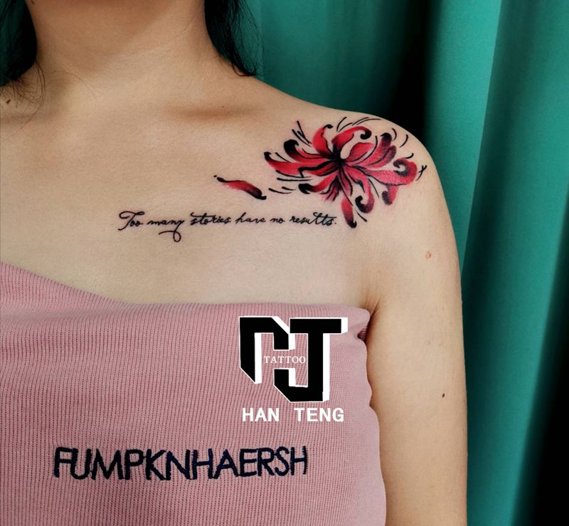 彼岸花纹身图片_胸部肩部水墨水彩彼岸花纹身图案