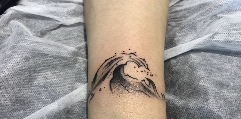 浪花纹身图片_手臂点刺几何纹身图案