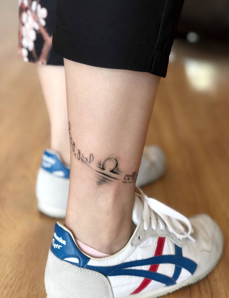 小字母纹身图片_脚部水墨纹身图案