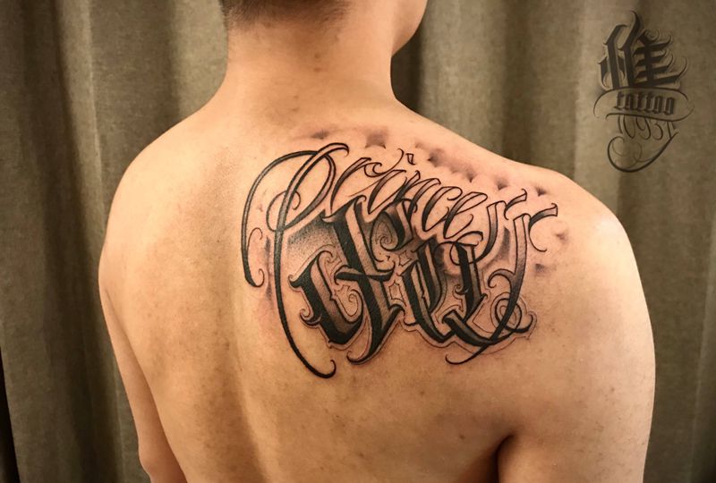 Princess XQ纹身图片_肩部花体字纹身图案