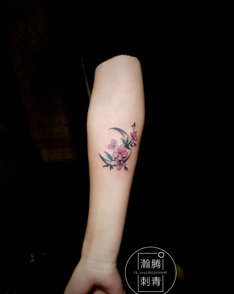 月亮花纹身图片_手臂点刺几何月亮花纹身图案