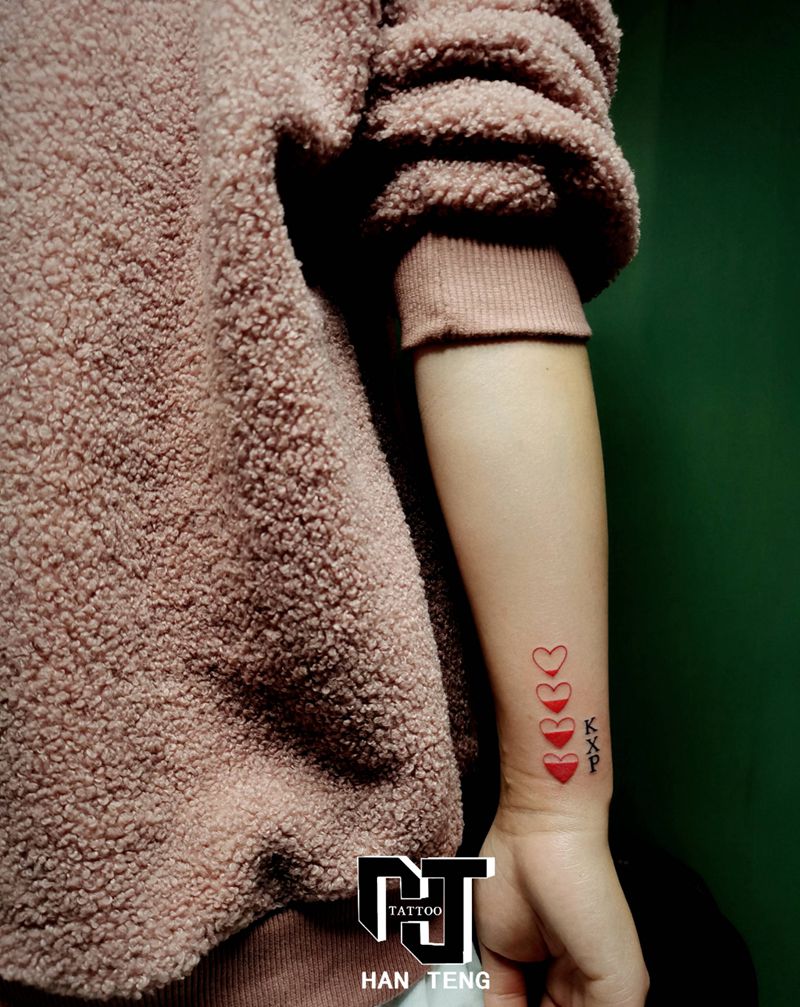 心纹身图片_手臂几何图腾心纹身图案