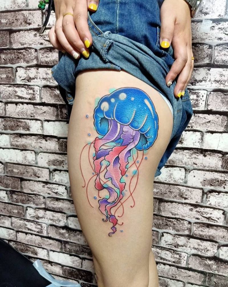 水母纹身图片_腿部臀部纹身图案