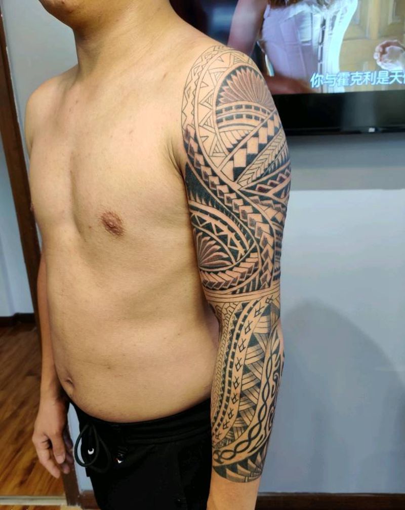 图腾花臂纹身图片_手臂图腾几何纹身图案