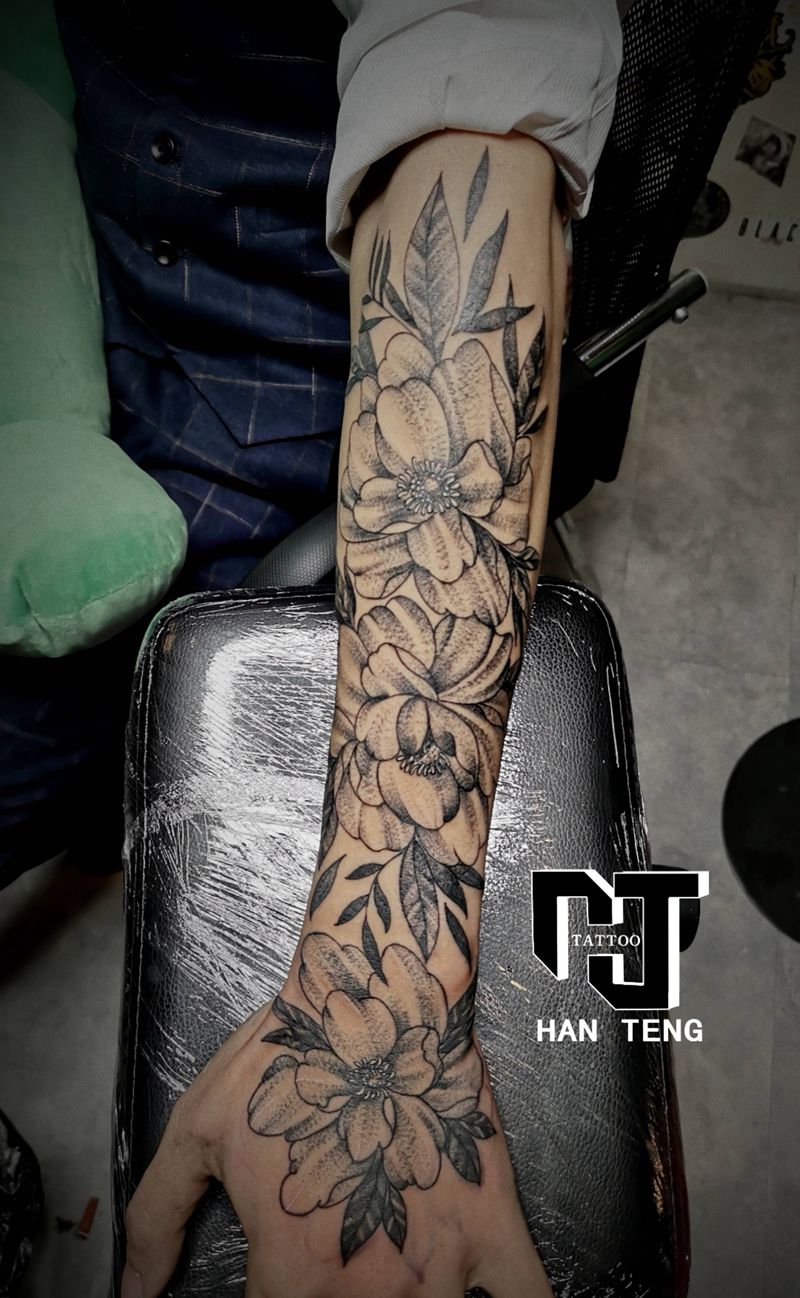 素花纹身图片_手臂手部点刺素花纹身图案