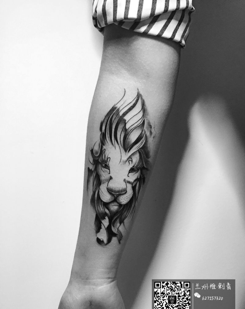 水墨狮子纹身图片_手臂纹身图案