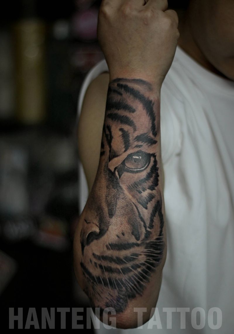 写实老虎纹身图片_手臂欧美写实老虎纹身图案
