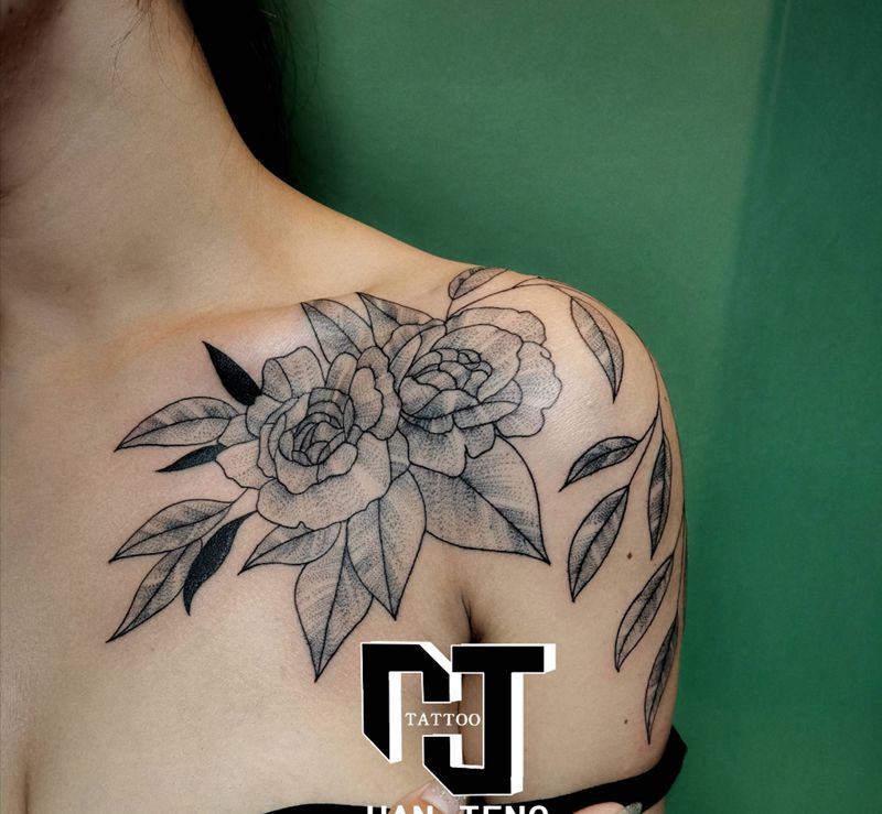 素花纹身图片_肩部手臂点刺纹身图案