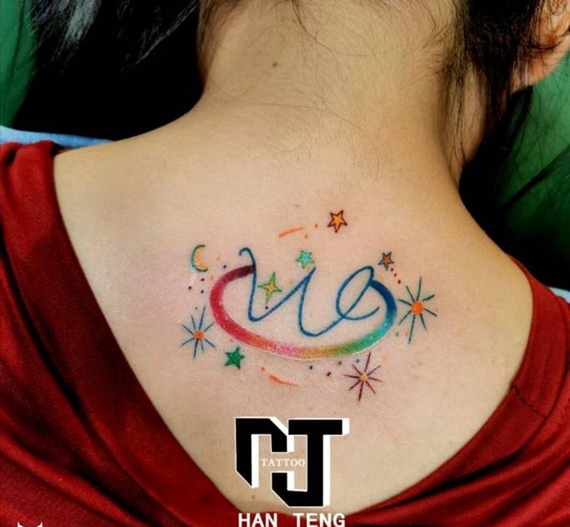 星空纹身图片_颈部背部水彩几何星空小清新纹身图案