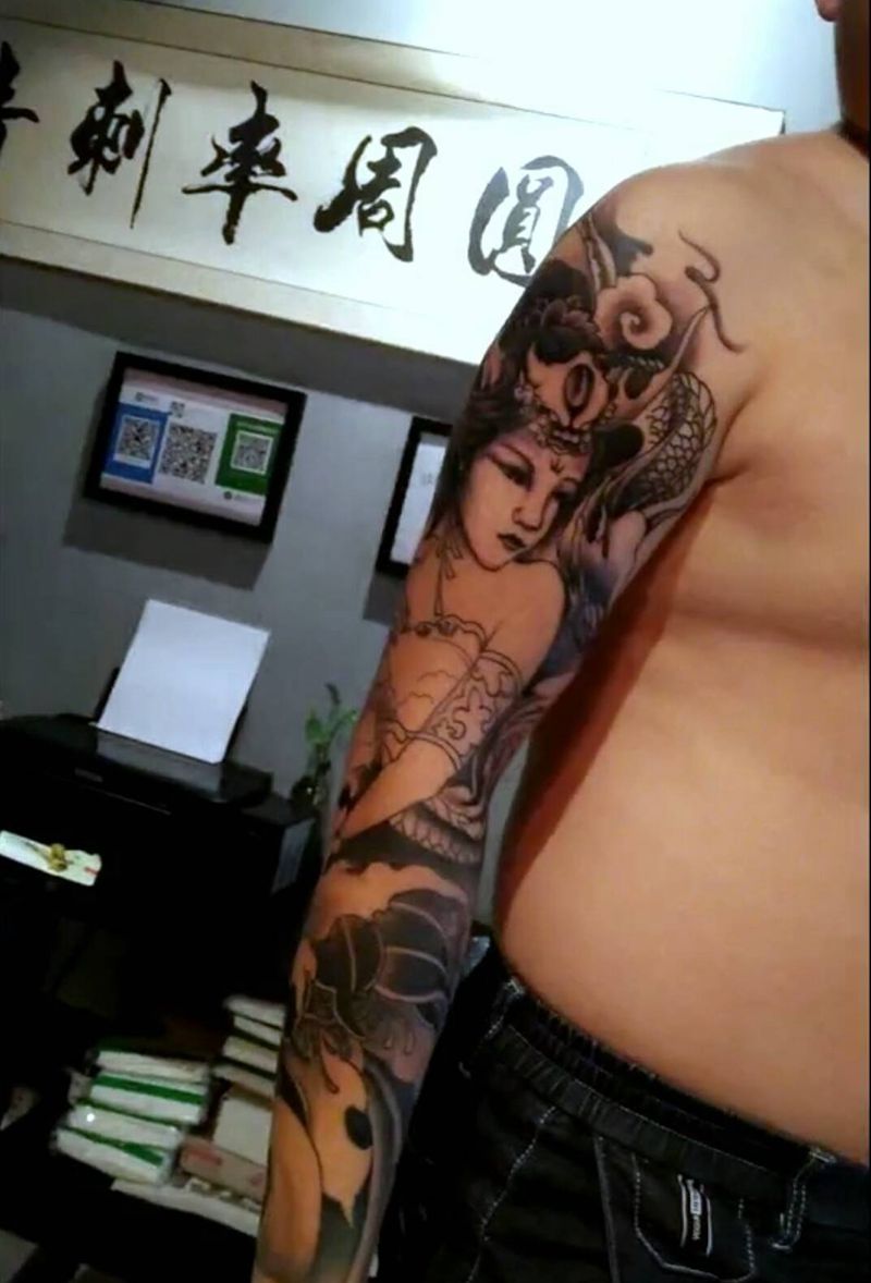 龙女花臂纹身图片