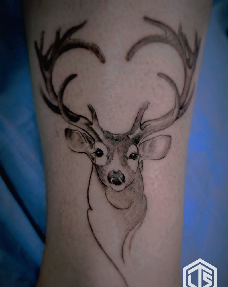 鹿鹿鹿纹身图片_脚部欧美写实点刺纹身图案