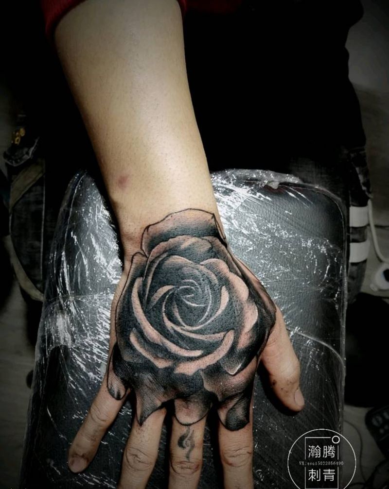 玫瑰纹身图片_手部欧美写实玫瑰手背纹身图案