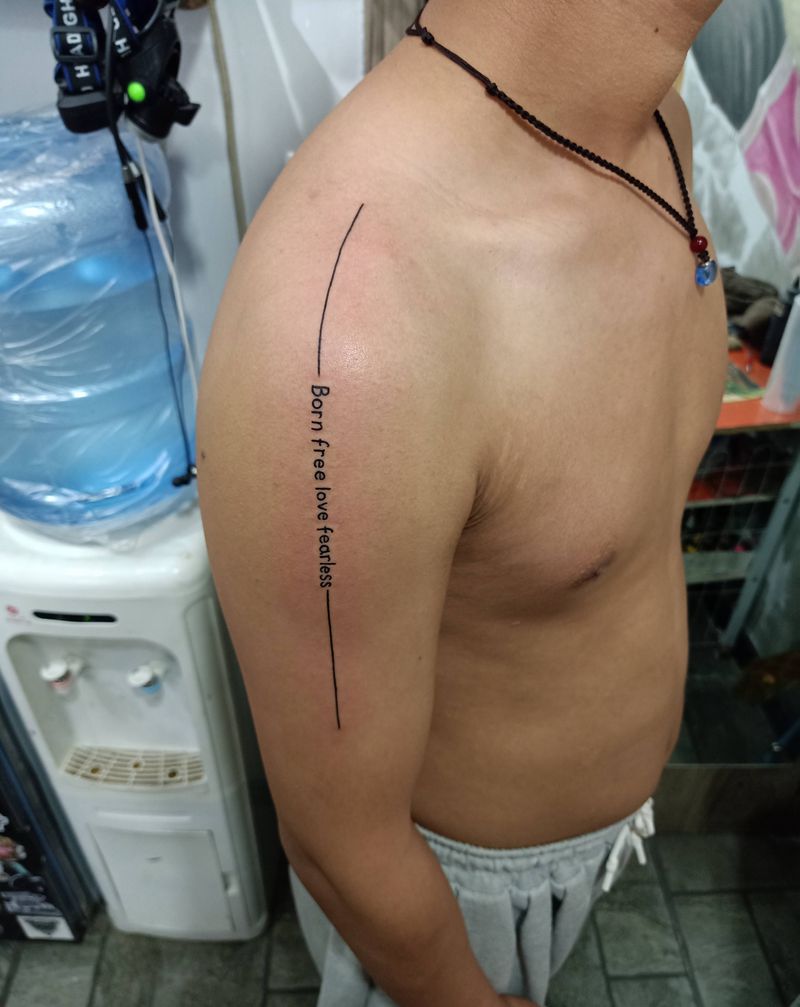 字母纹身图片_肩部纹身图案