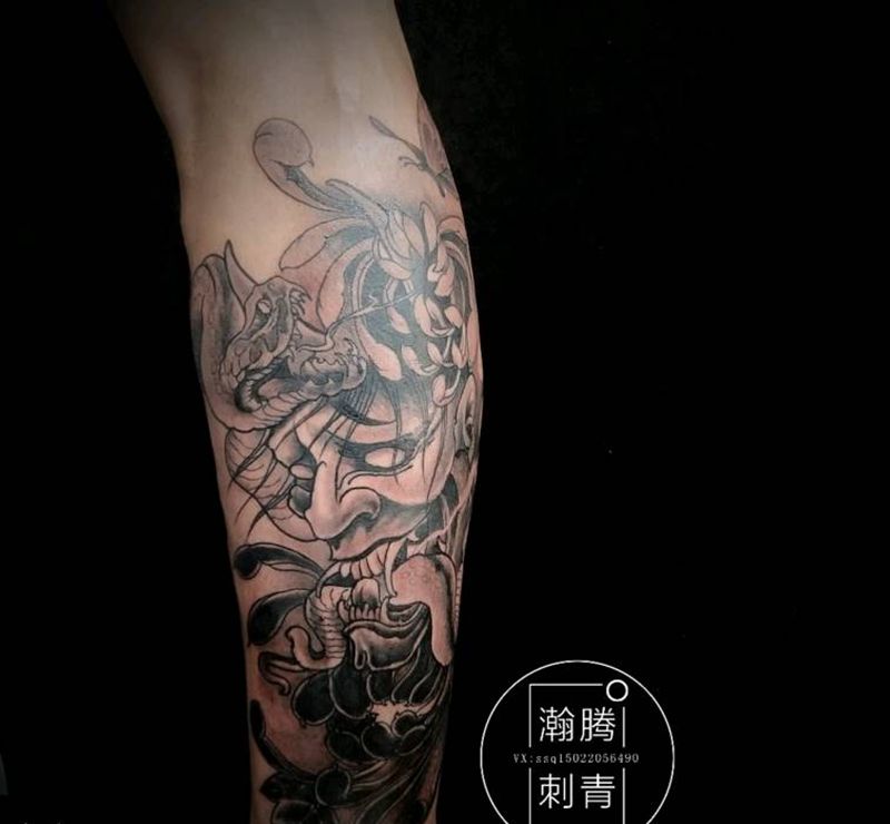 般若蛇纹身图片_腿部新传统般若纹身图案