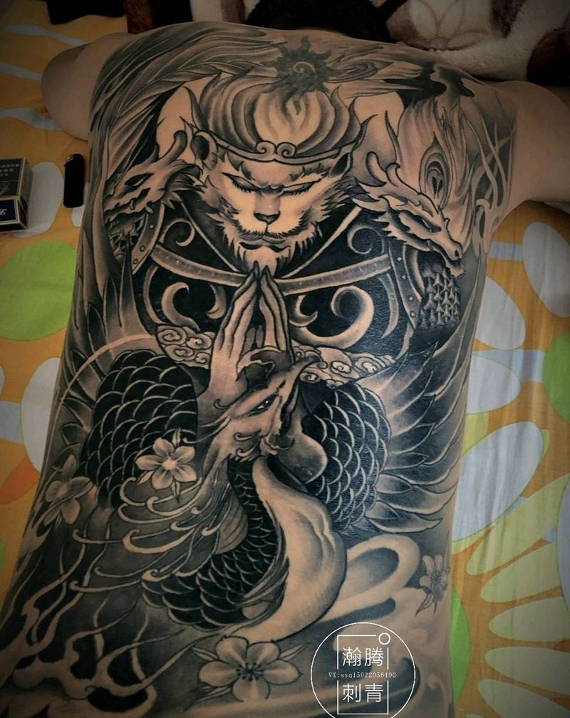 满背孙悟空纹身图片_背部新传统孙悟空猴子纹身图案