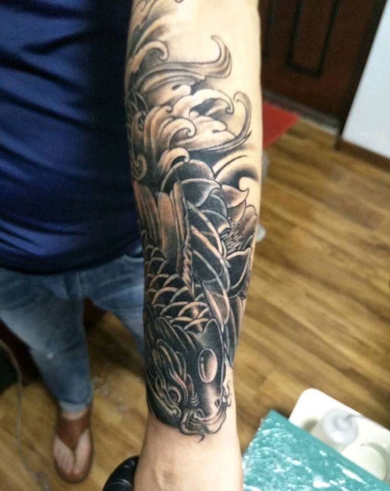 鲤鱼遮盖纹身图片_手臂纹身图案