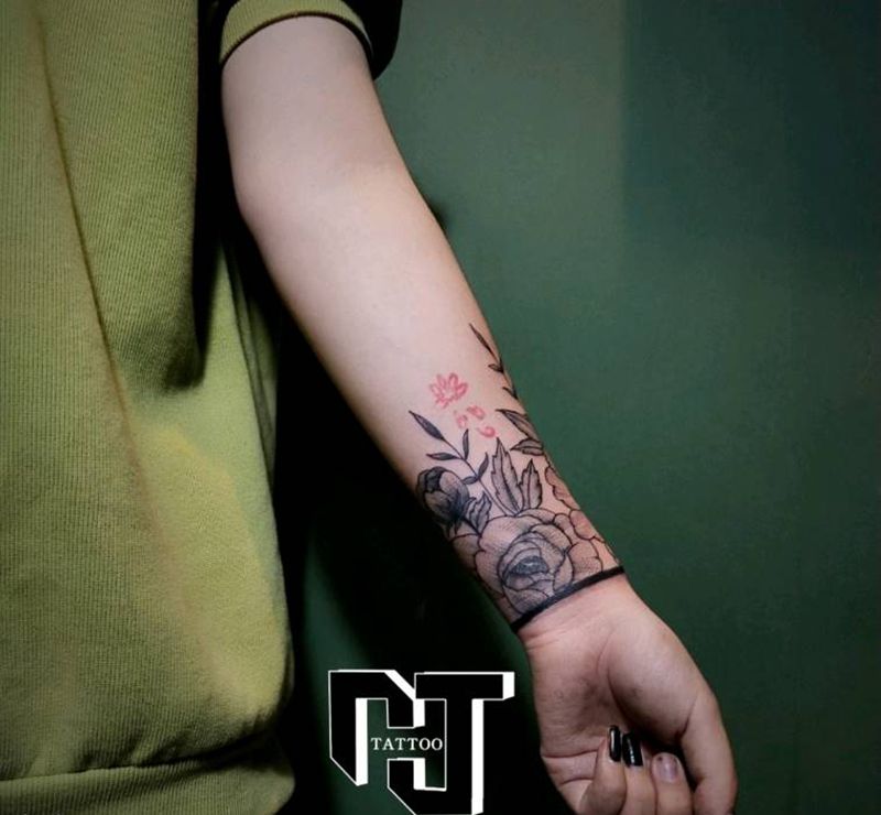 素花臂环纹身图片_手部手臂点刺几何臂环素花纹身图案