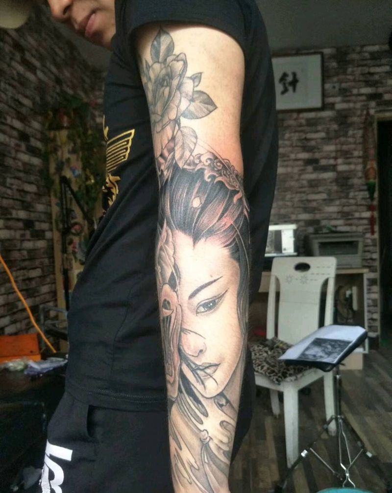 艺姬纹身图片_手臂纹身图案