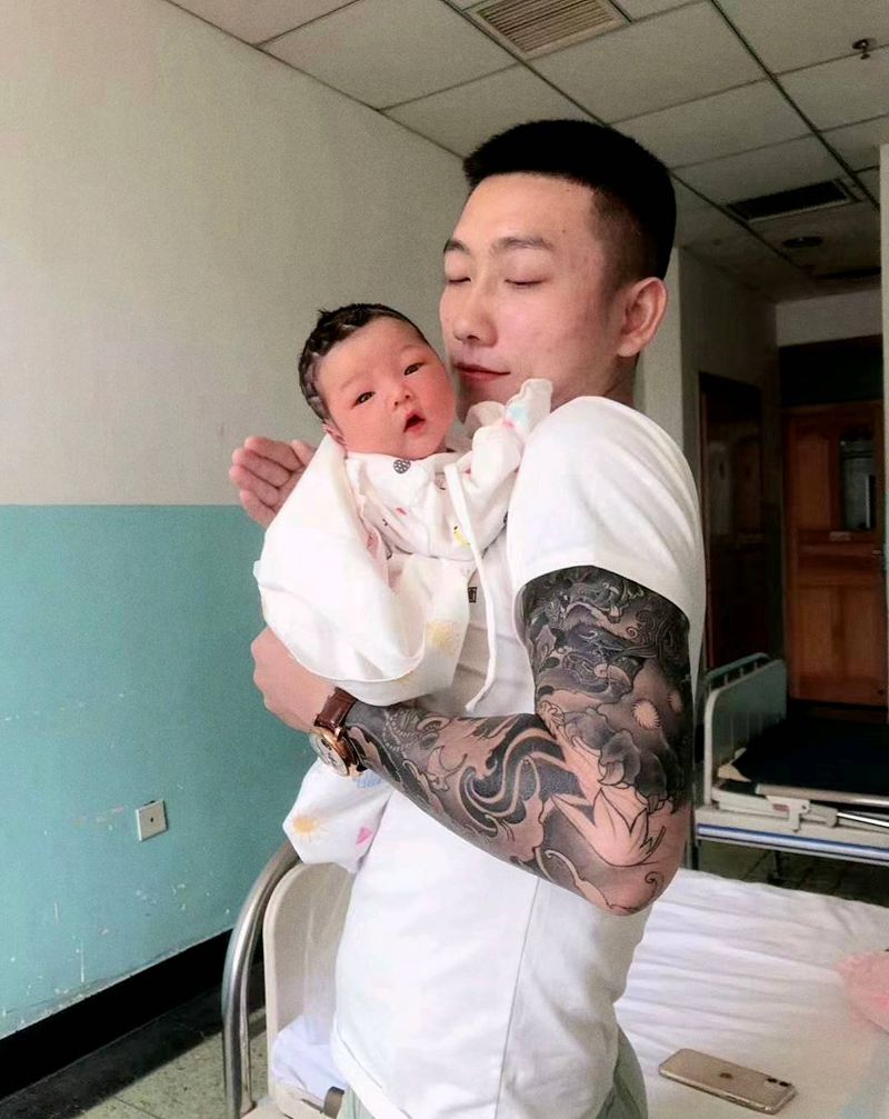 花臂买家秀纹身图片_手臂新传统花臂唐狮水浪纹身图案