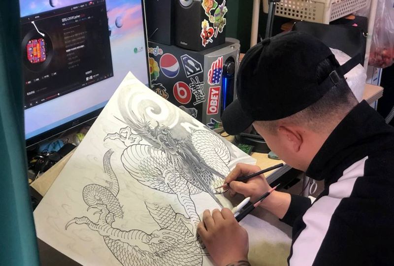 画条龙纹身图片_手臂腿部新传统龙纹身图案