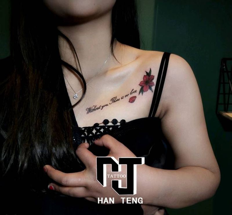 英文字母纹身图片_胸部肩部图腾花体字英文字母小清新纹身图案