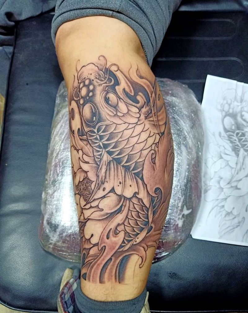 鲤鱼纹身图片_腿部新传统纹身图案