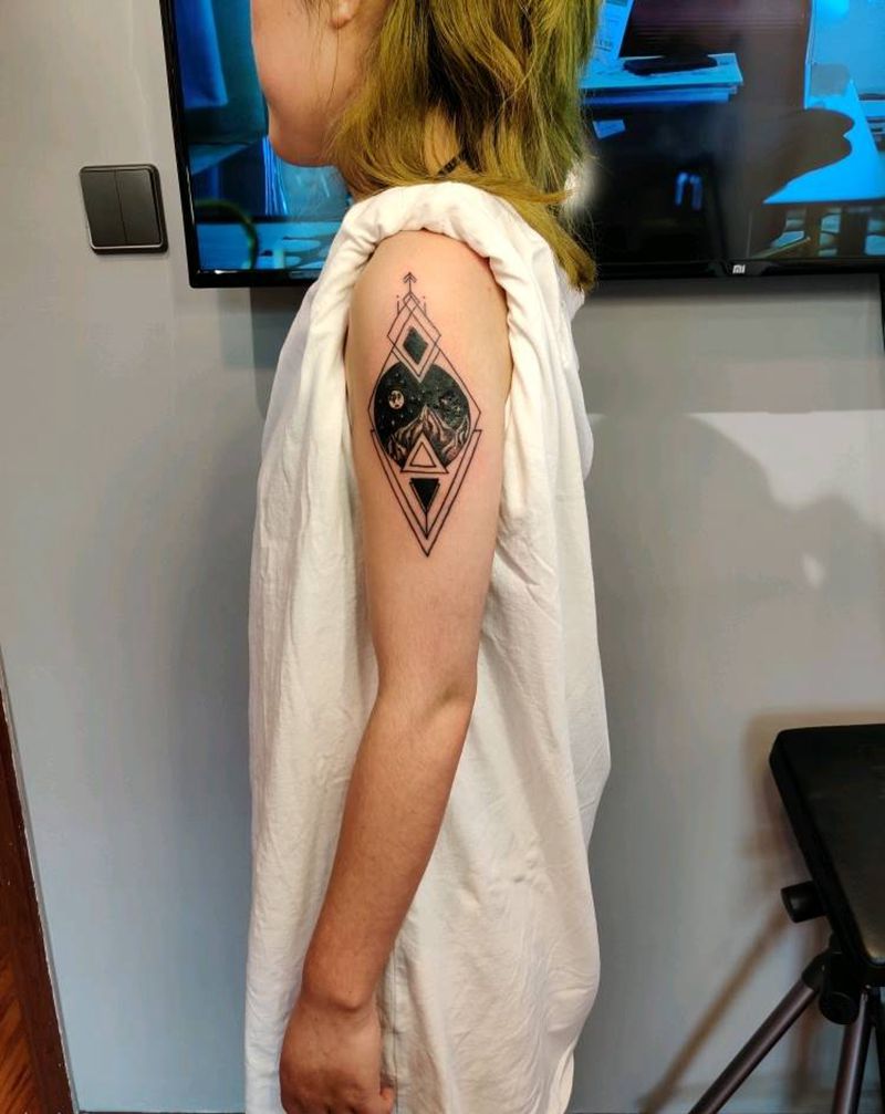 山川纹身图片_手臂点刺几何纹身图案