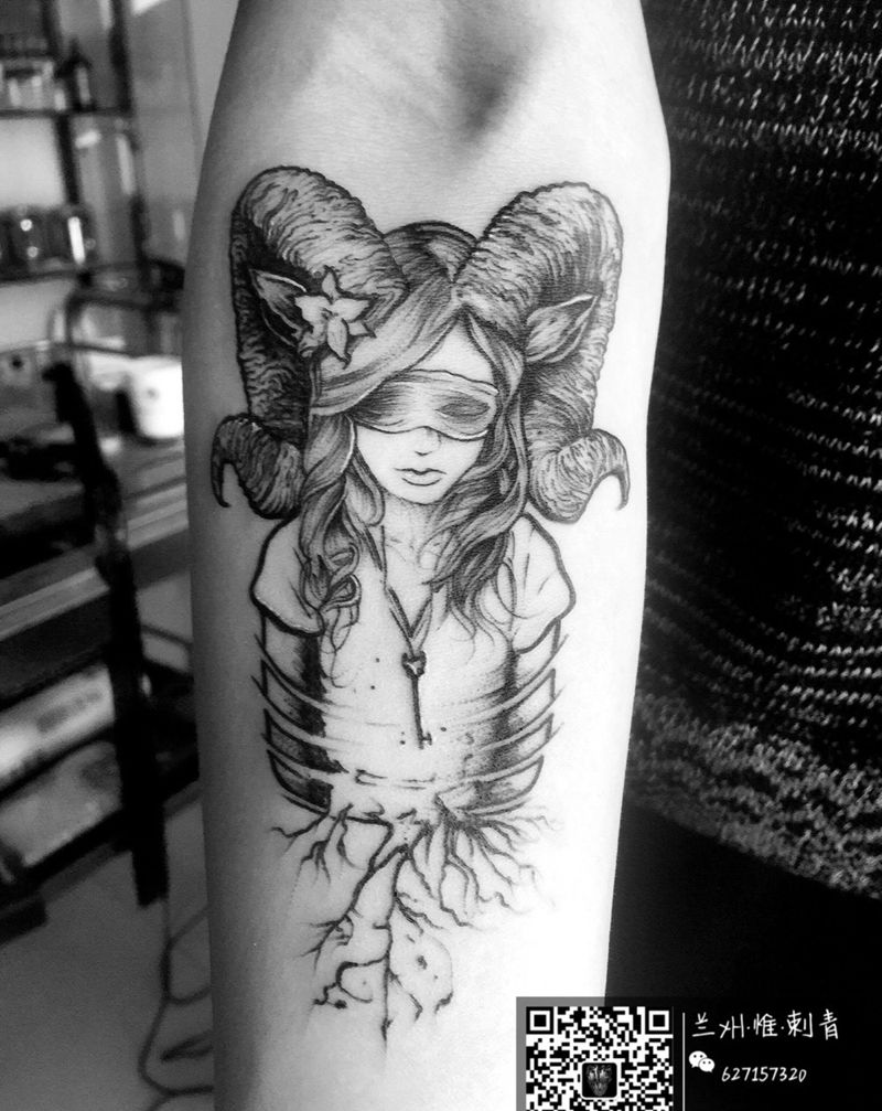 束缚纹身图片_成品手臂欧美鬼神纹身图案