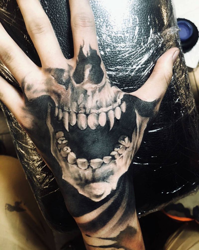 骷髅手背纹身图片_手部欧美写实骷髅手背暗黑纹身图案
