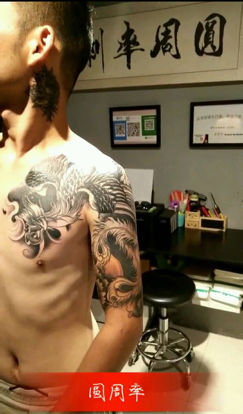 半甲凤凰纹身图片