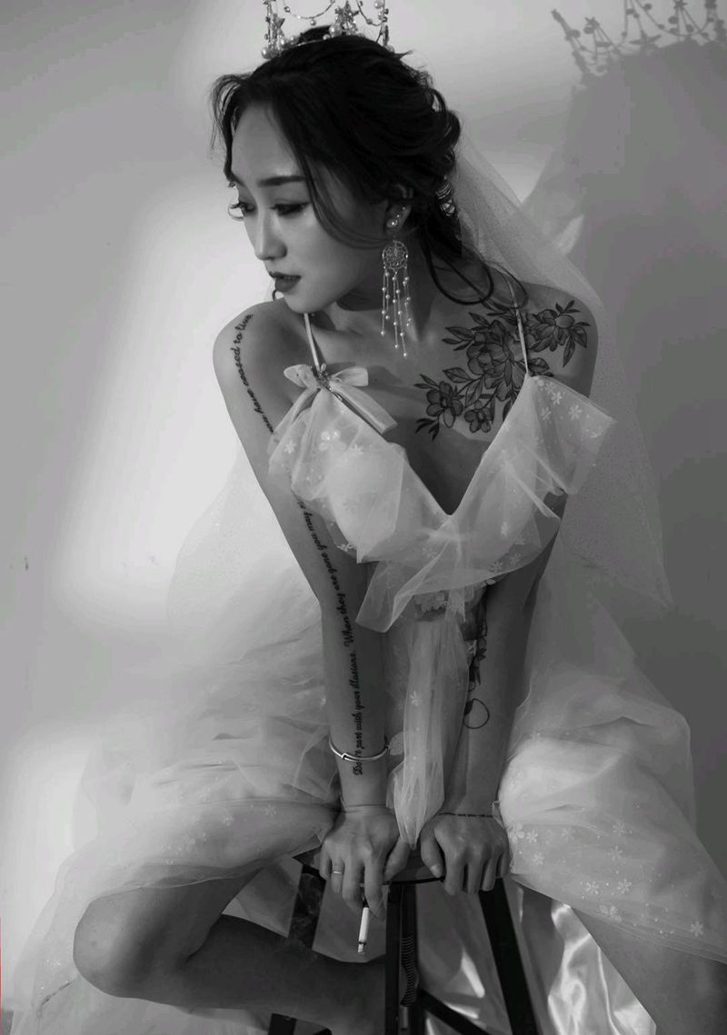 买家秀纹身图片_胸部手臂点刺几何买家秀纹身图案