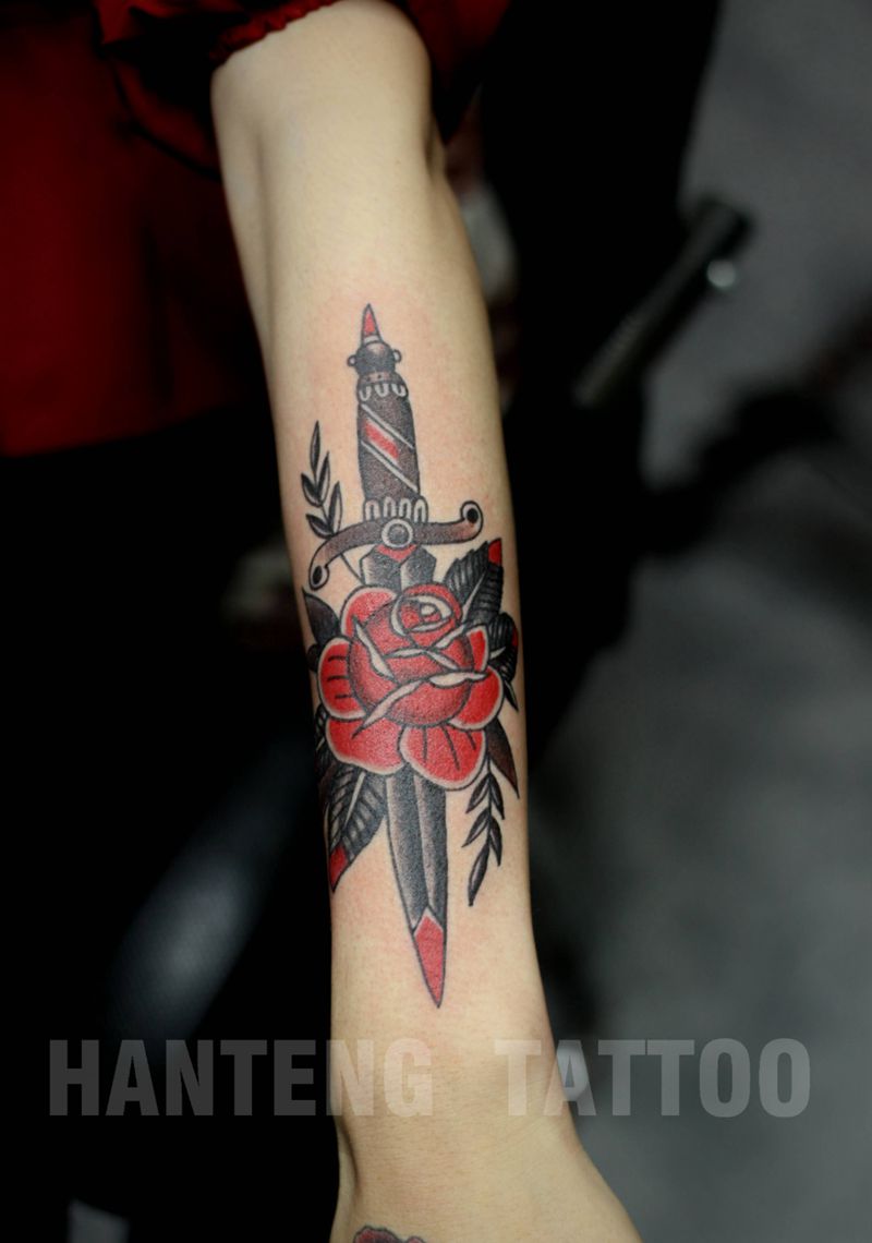 old school剑纹身图片_手臂Old School纹身图案