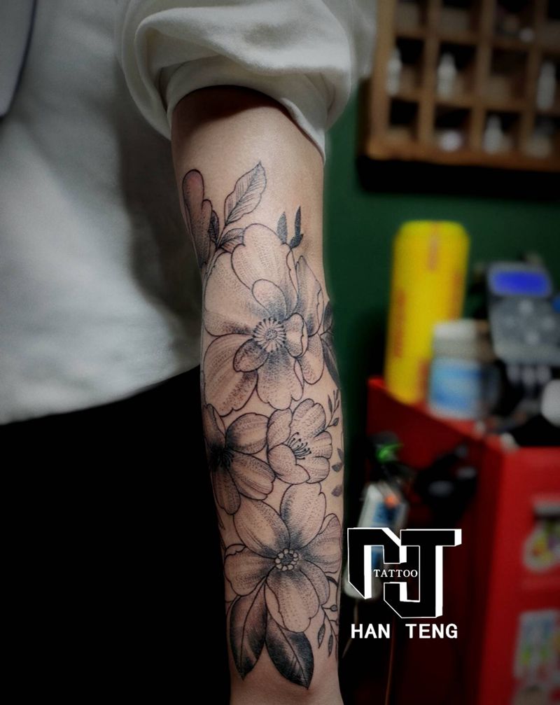 素花包小臂纹身图片_手臂点刺纹身图案