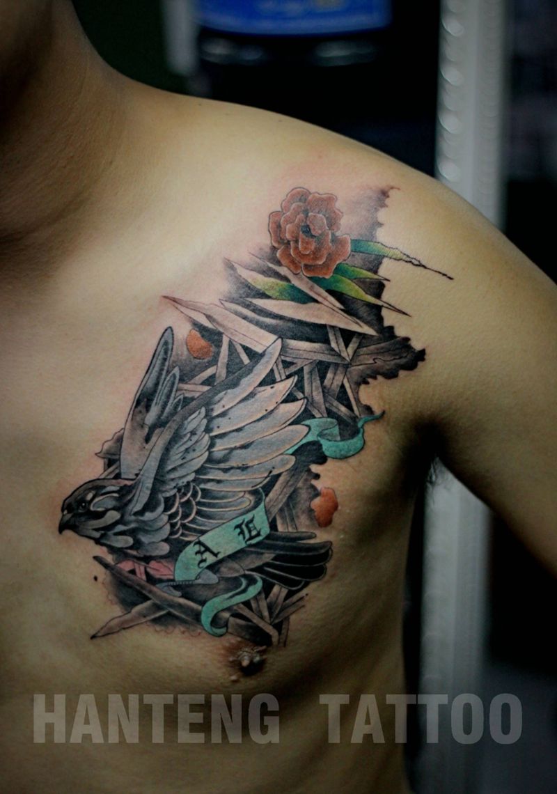 遮盖鸟纹身图片_胸部水墨纹身图案