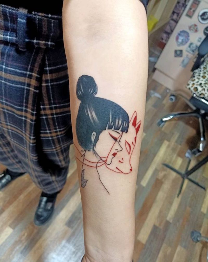 美女遮盖纹身图片_手部水彩纹身图案