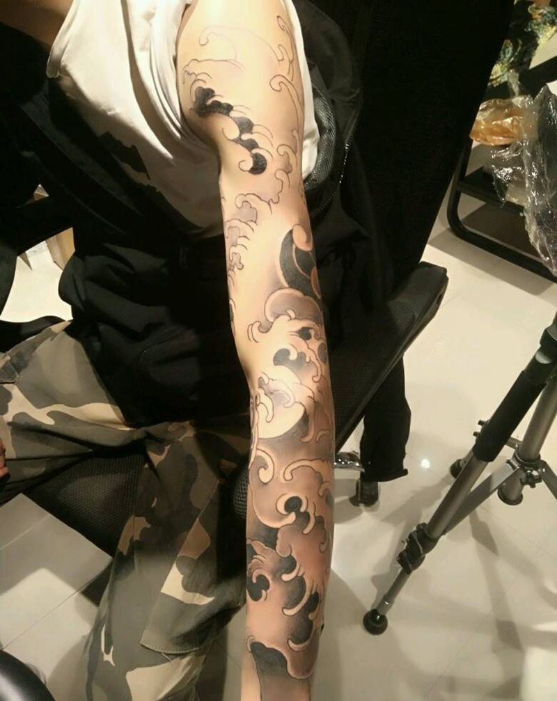 花臂浪里个浪纹身图片