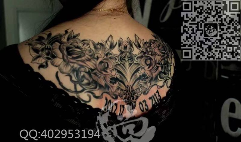 半背花纹身图片