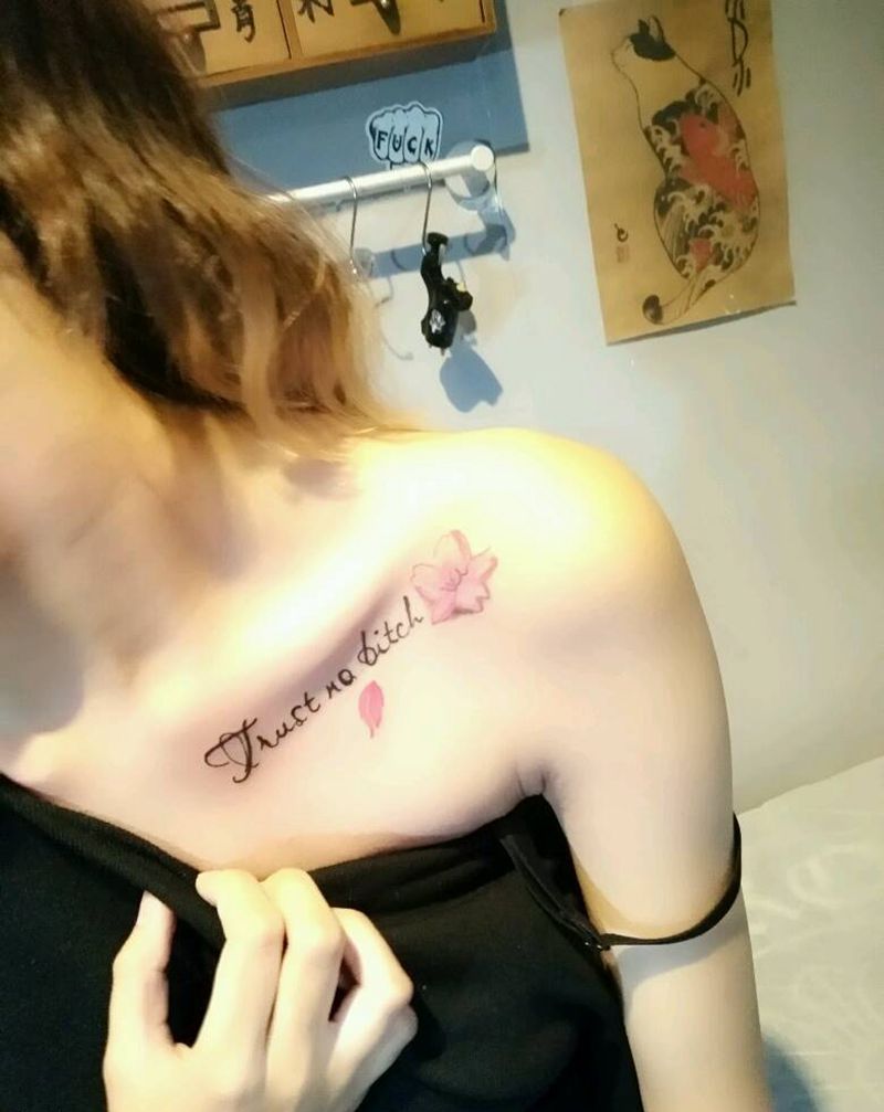 樱花字母纹身图片