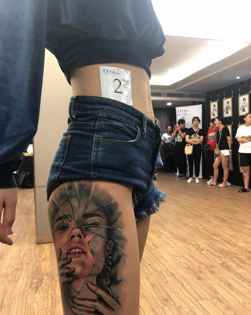 小试牛刀纹身图片_腿部欧美写实玻璃碎玻璃性感纹身图案