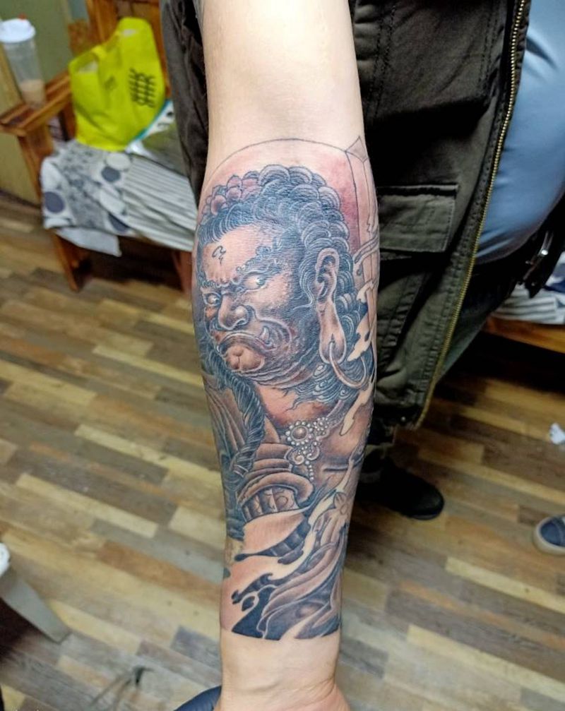 不动明王遮盖纹身图片_手臂纹身图案