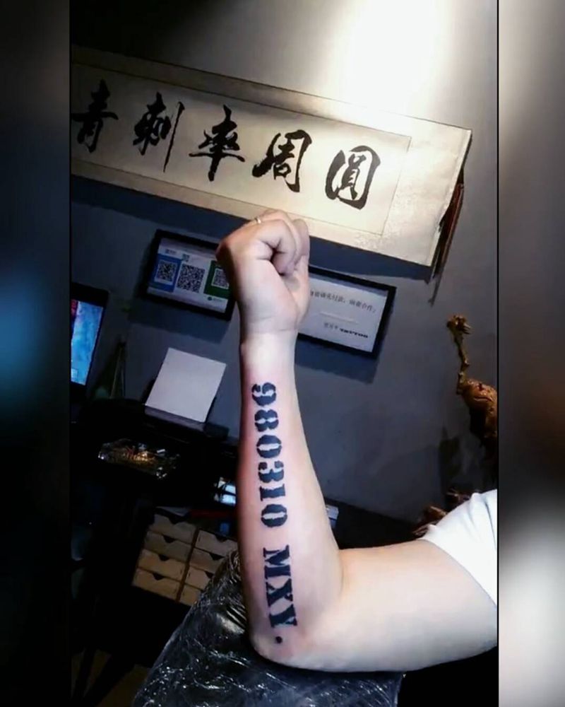 小臂数字字母纹身图片