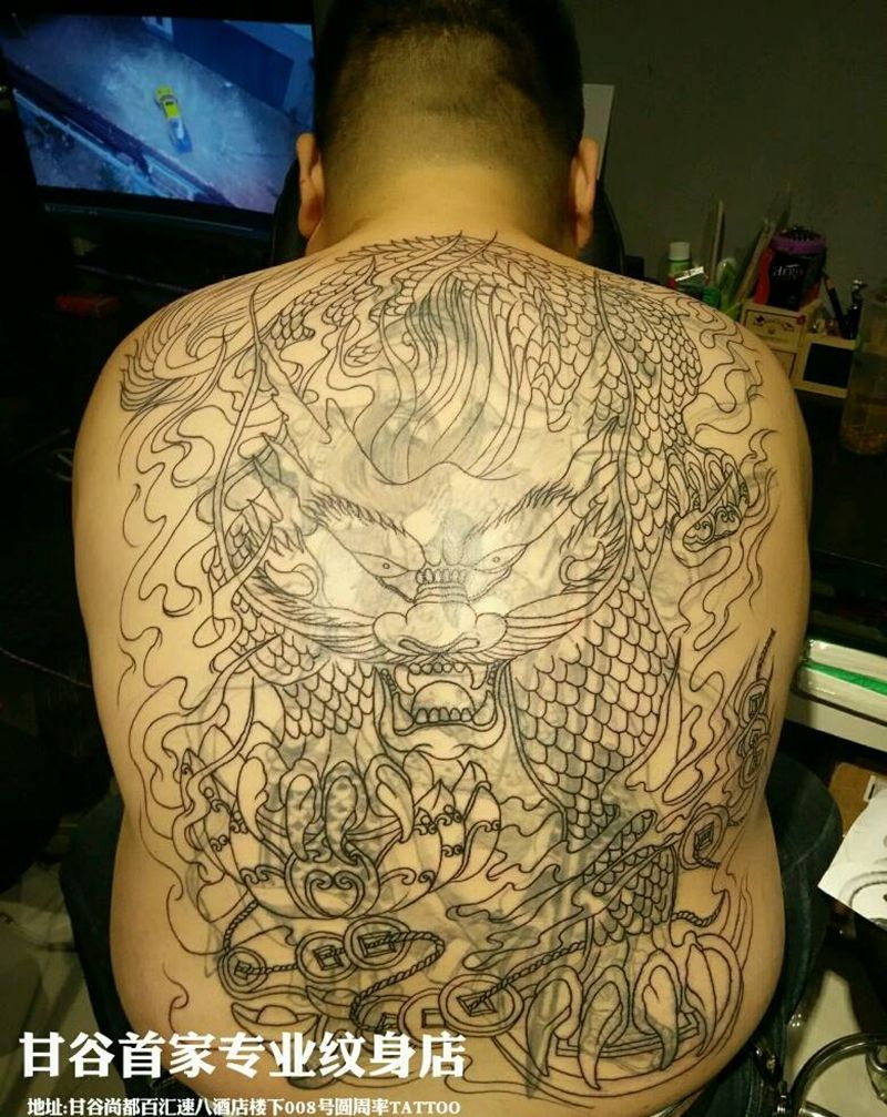 满背 未完成纹身图片